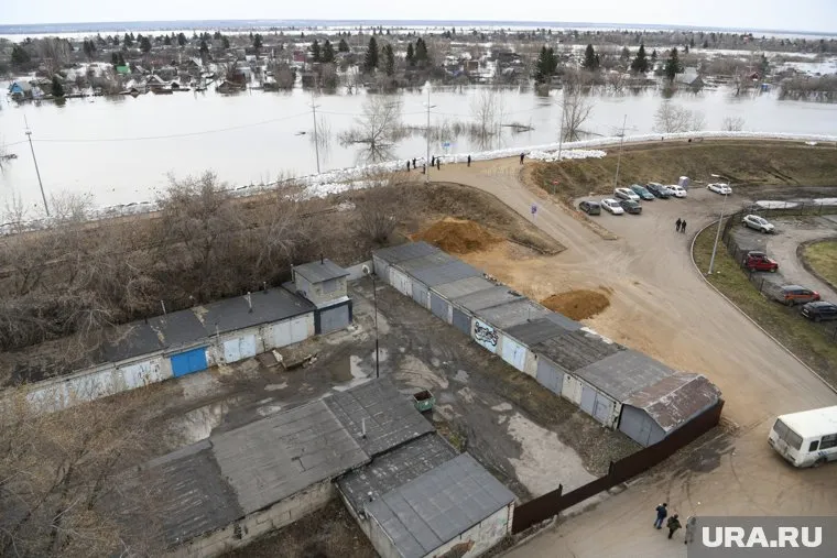 Власти подчеркивали, что «голова» паводка сместилась на 40 километров ниже по течению