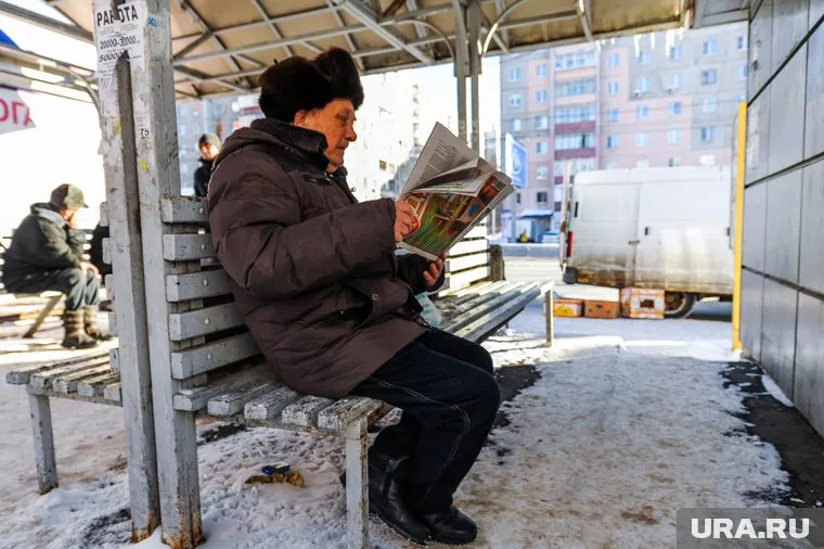 В период пандемии пожилым людям не следует выходить на улицу