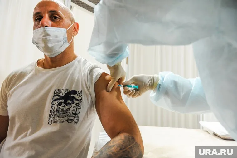 Мигранты смогут поставить прививку при наличии паспорта и СНИЛСа