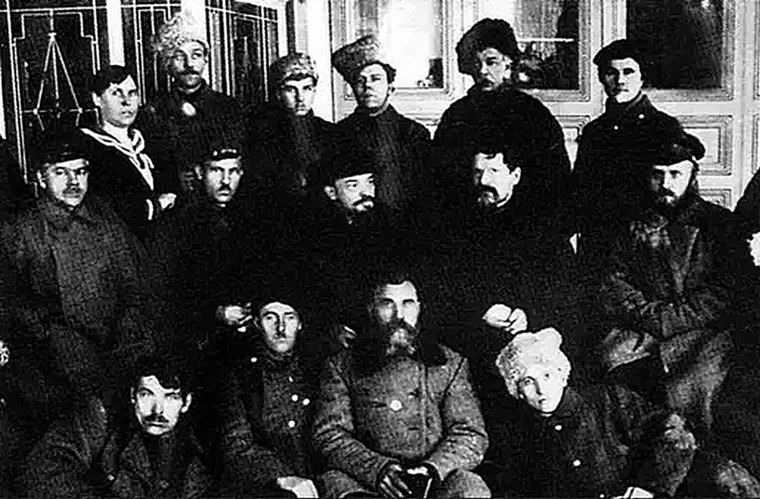 Май 1920 года. Челябинские железнодорожники эшелона "Коммунар" на встрече с Лениным