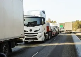 На трассе М-5 для вставших в пробку водителей организовали пункты обогрева