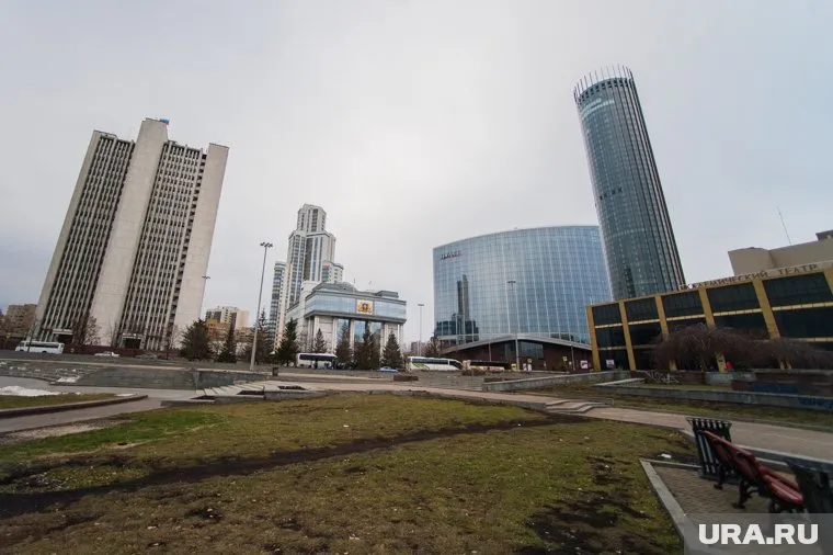 Городские активисты убеждают, что они не против храма, а за сквер