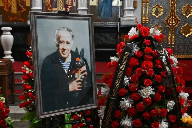 Похороны Владислава Крапивина. Необр