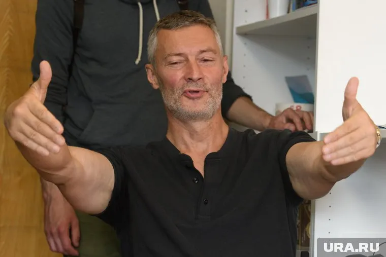 Евгений Ройзман сидит в Twitter и он ближе к народу, считает Поперечный
