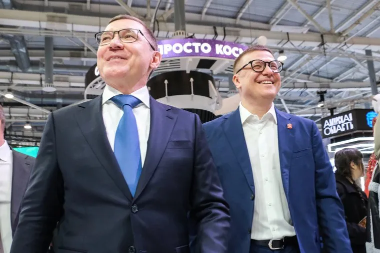 Алексей Текслер и Владимир Якушев на выставке "Россия" на ВДНХ. Москва