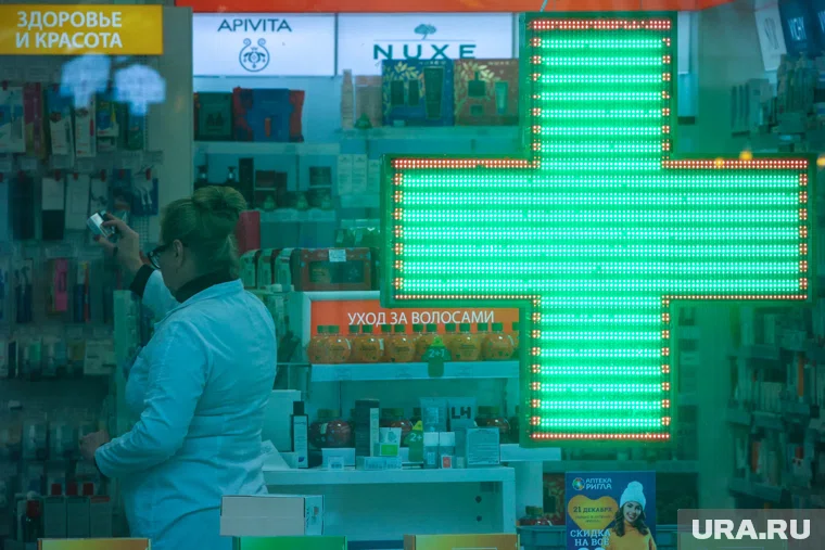 Полиция изъяла более 500 препаратов из аптеки, которая продавала лекарства без рецептов.