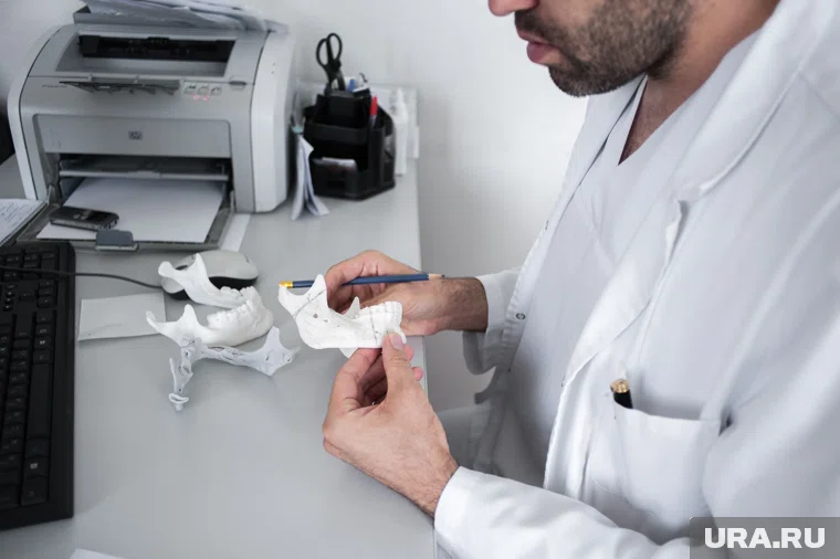 По словам врача, все чаще у молодых начинаются проблемы костей