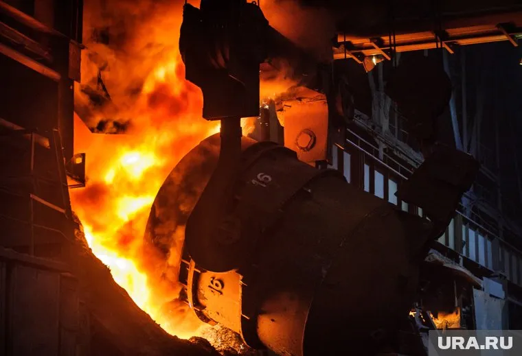 Раскаленный металл залил кабину крановщицы