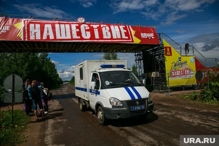День потребовали за исполненные в прошлом году авторские песни