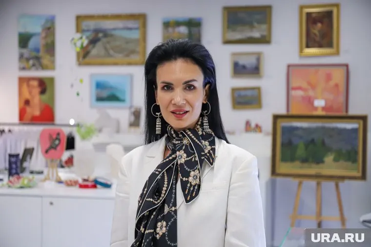 Нина Ручкина создает премиальные дизайнерские платки и аксессуары