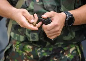 У свердловского бойца СВО украли миллион