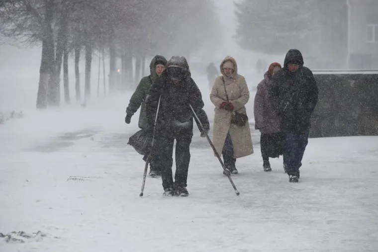 Снегопад в апреле во время пандемии коронавируса.  Курган 