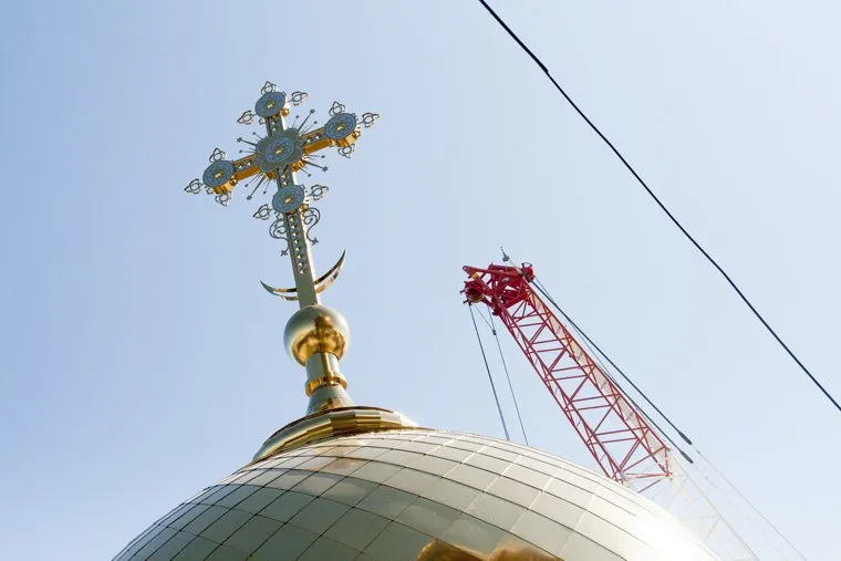 Крестный ход в честь Дня святых апостолов Петра и Павла и строительство Преображенского Собора. Салехард