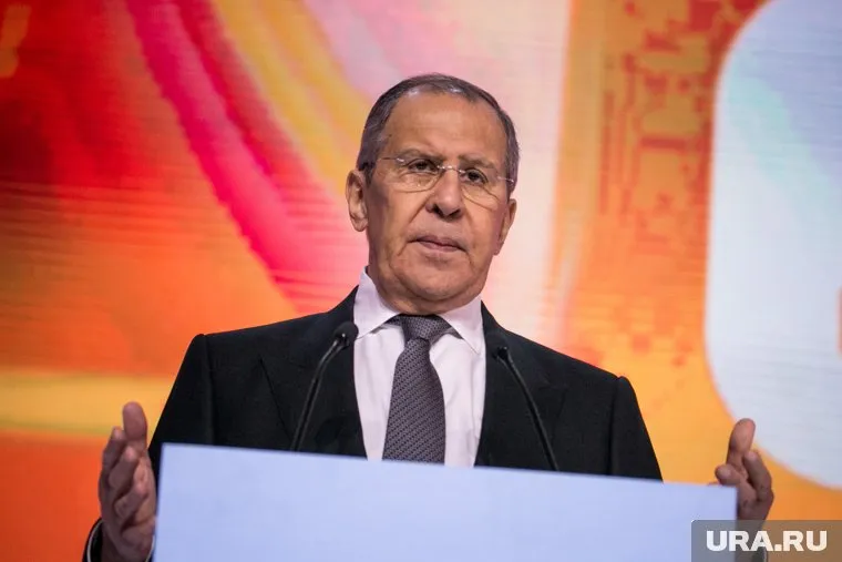 Запад пытается рассорить страны СНГ, считает Лавров