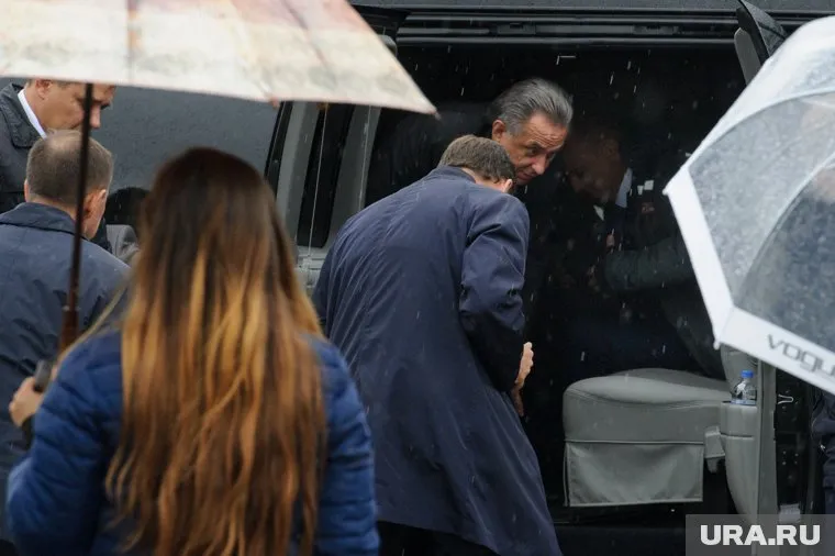 Мутко исчез, так и не открыв "Калининец"