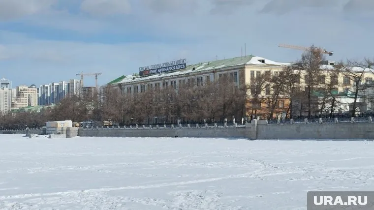 Банер появился днем 11 марта