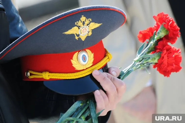 В Салехарде 10 ноября открыли памятник участковому