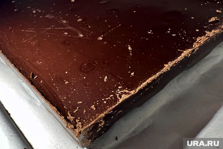 Стоит шоколад с личинками 49 гривен (чуть больше одного доллара)