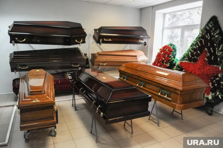 Родственники настояли на вскрытии гроба перед похоронами