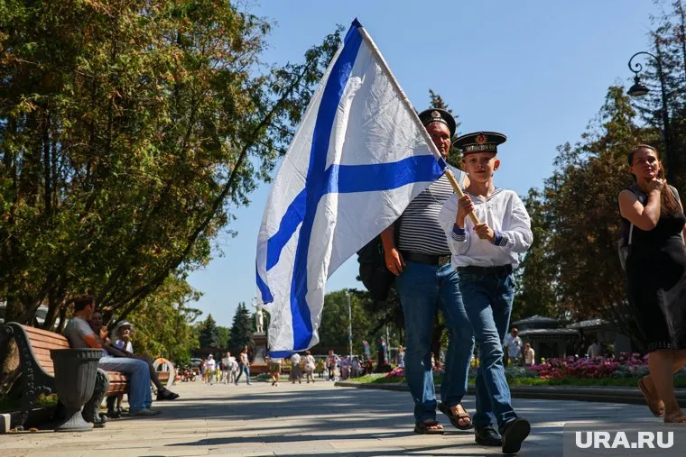 Праздничные мероприятия в честь Дня ВМФ прошли во многих городах России
