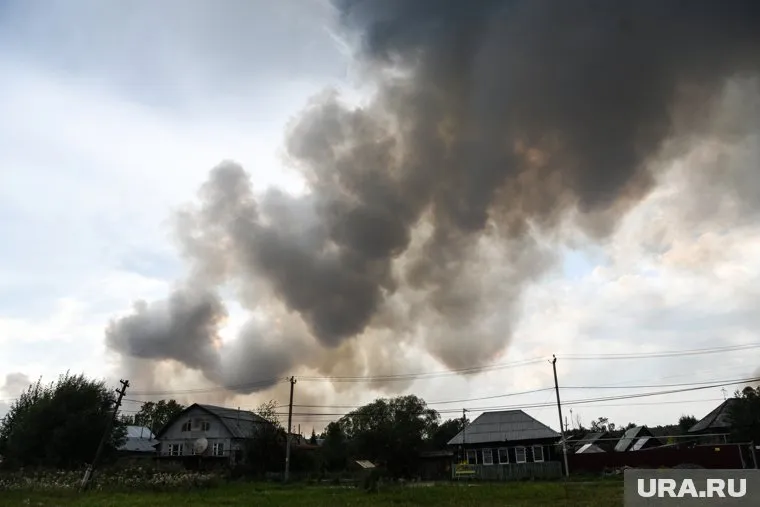 Огонь подбирается к Уральскому учебно-опытному лесхозу