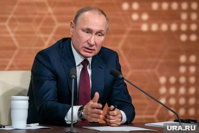 Владимир Путин обсудит с правительством и единороссами поддержку россиян