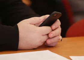 Курганец захотел улучшить связь, но потерял сотни тысяч из-за мошенников