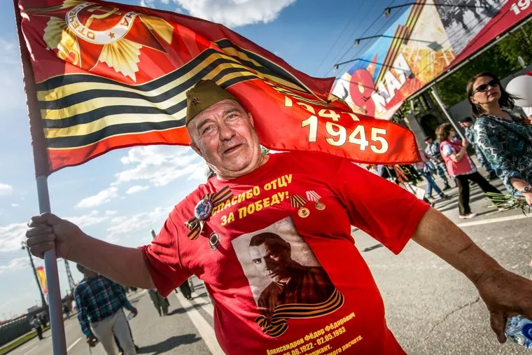 Шествие "Бессмертный полк". Москва, бессмертный полк, 9 мая, красное знамя, спасибо деду за победу
