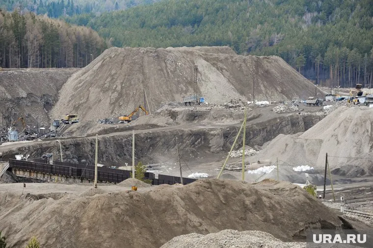 Шлаковые отвалы вновь стали ареной битвы