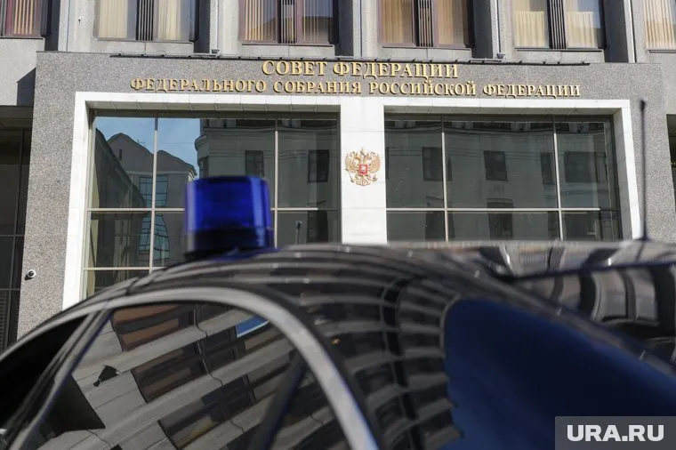 Российские сенаторы наблюдают за историей мужчины, которого СМИ сделали террористом-смертником