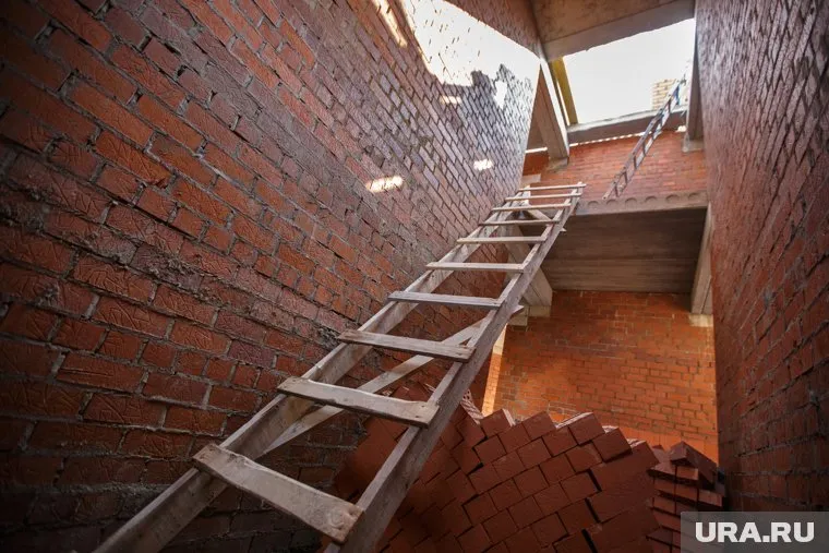 В Кургане начали строить дом возле психдиспансера в Северном районе