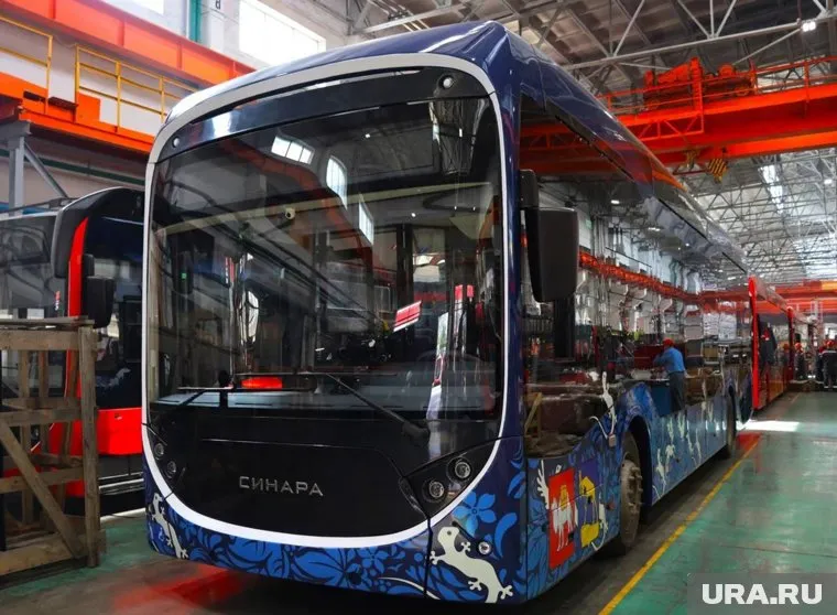 Троллейбусы украшены символикой Челябинской области и Миасса