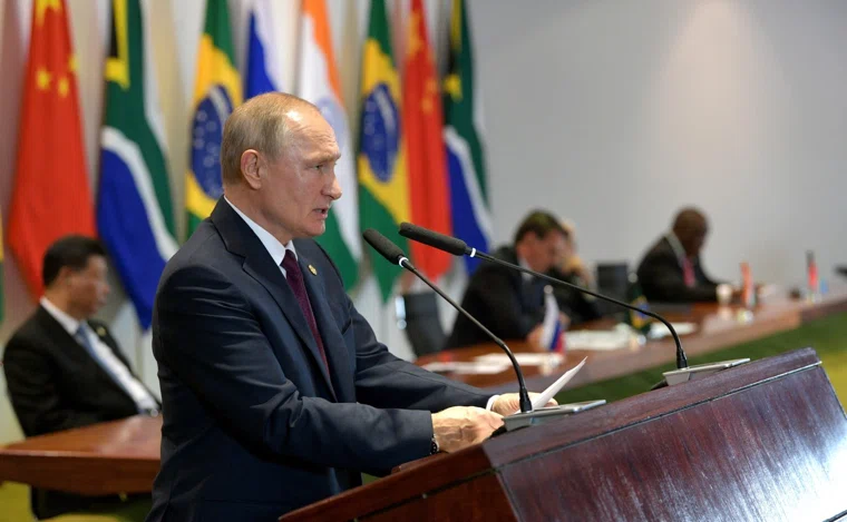 Путина встретили песней «Матушка-земля» и шоколадной матрешкой