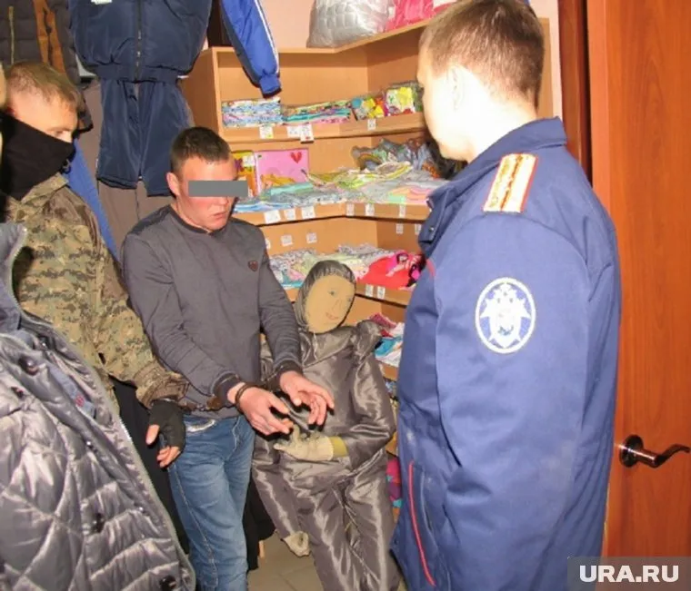 Гребнев показывает, как убивал продавщиц
