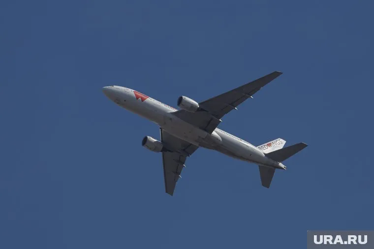 Самолет принадлежит компании Red Wings