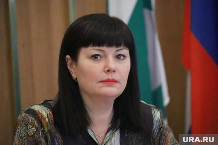 По словам мэра Елены Ситниковой, запрет на парковку будет действовать круглый год