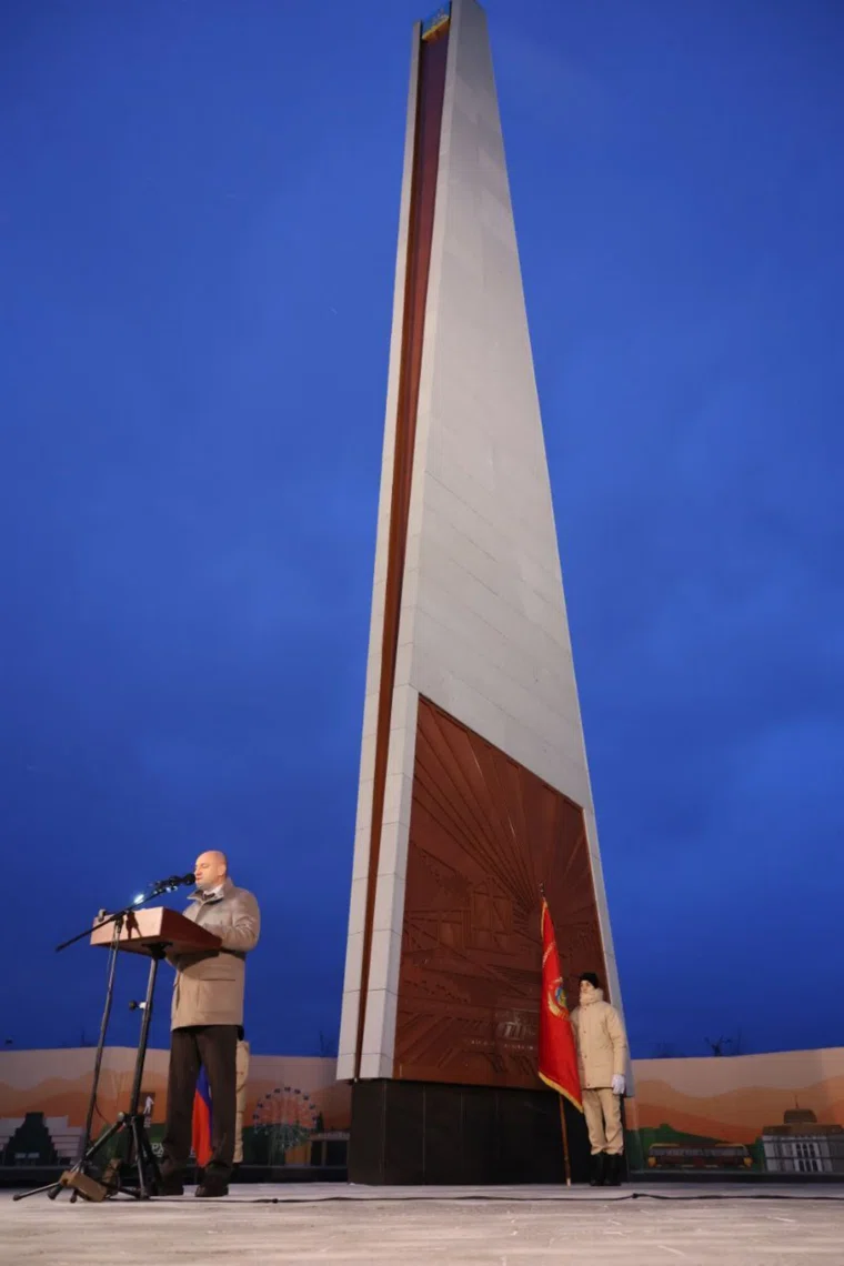 Полпред Жога на открытии стелы 