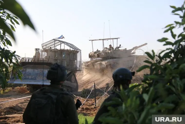 Израильская армия открывает гуманитарный коридор для палестинцев в Газе