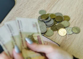 Стал известен размер фиксированной выплаты к страховой пенсии в РФ