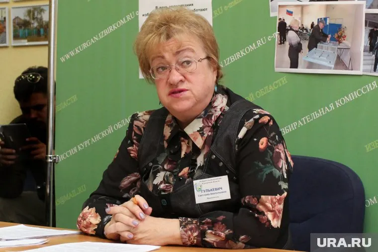 Глава избиркома Зауралья Светлана Гулькевич вручила удостоверения депутатам областной думы шестого созыва