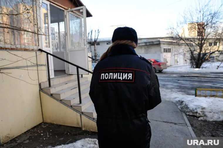 Женщина пряталась от сотрудников полиции у соседа