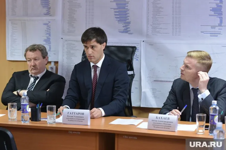 Руслан Гаттаров (слева) предложил Антону Бахаеву (справа) уволиться по собственному желанию