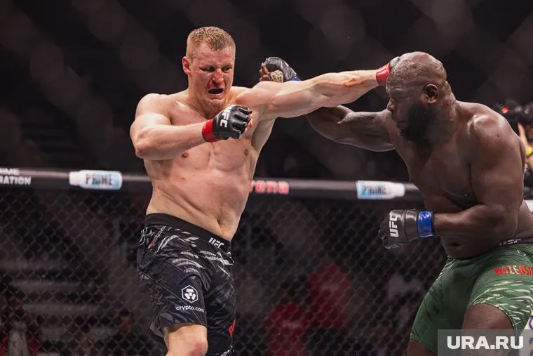 Российский тяжеловес Сергей Павлович одолел своего соперника на UFC единогласными решением судей