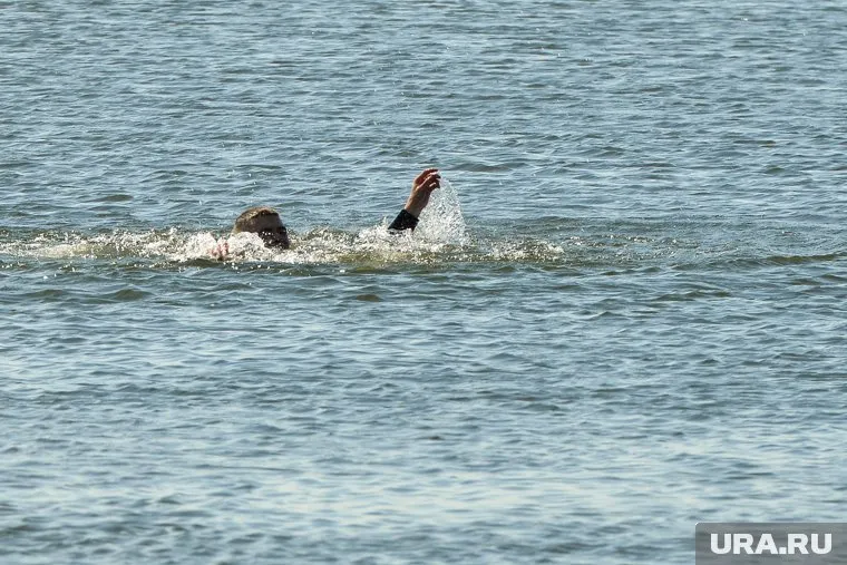Свердловские спасатели просят отдыхающих на водоемах соблюдать правила безопасности