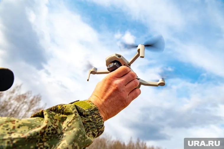 Военные в Курской области с помощью дрона уничтожили бронеавтомобиль США MaxxPro