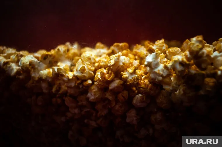 Попкорн лучше готовить дома или заменить фруктами