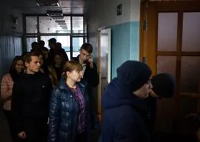 В Нижневартовске из-за угрозы теракта массово эвакуируют школы