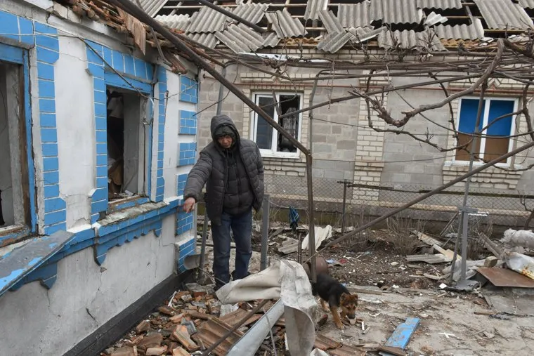 Раздача гуманитарной помощи российскими военными. Талакиевка, ДНР