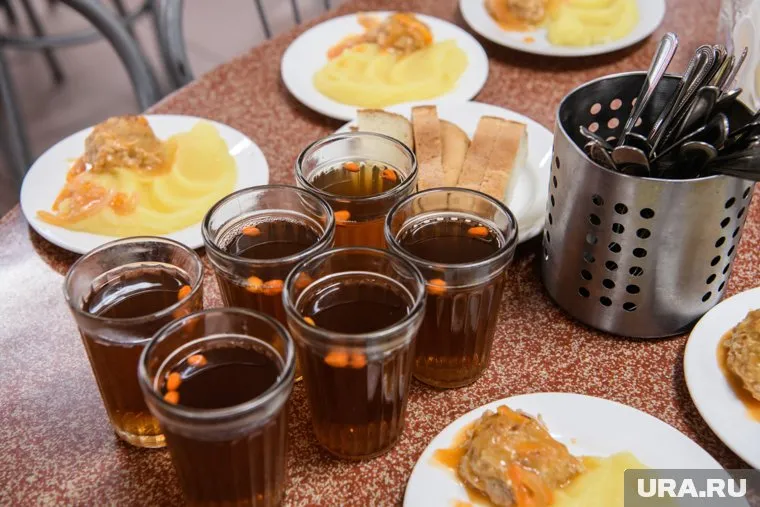 В учреждениях провели более полусотни проб продукции