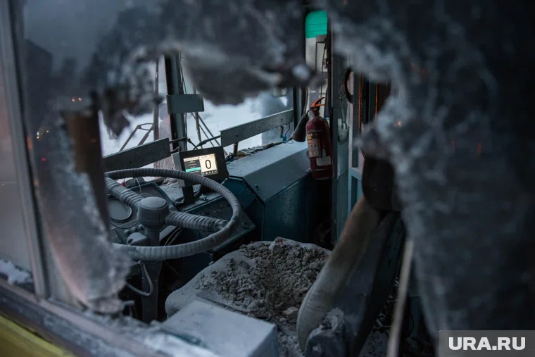 Огонь повредил 20 квадратных метров салона